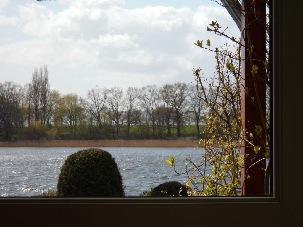 Bungalow Idylle Am See Neuruppin Exterior photo