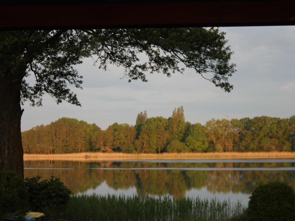 Bungalow Idylle Am See Neuruppin Exterior photo